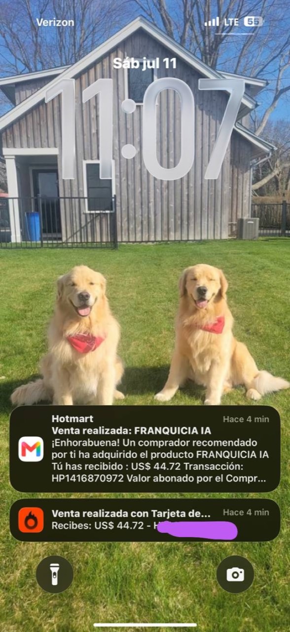 Pantalla de bloqueo de un iPhone con dos avisos de venta del producto Franquicia IA
